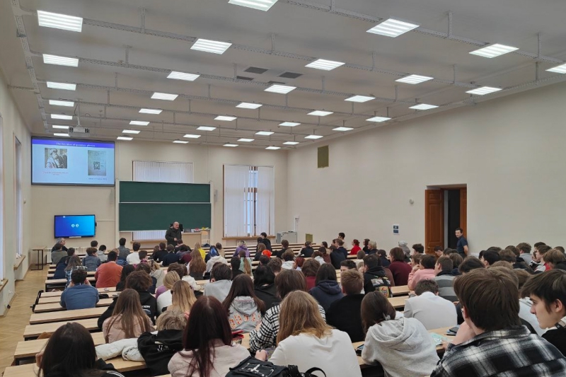 Ведущий учёный из Армении провёл серию мероприятий в ИЭиТ