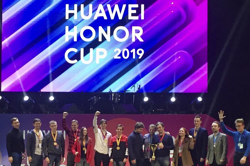 Студент ВШПФиКТ, ИФНиТ взял номинацию в конкурсе Huawei Honor Cup